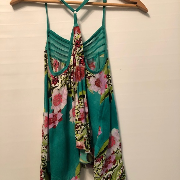 Thin strapped razor back tank - Picture 4 of 5